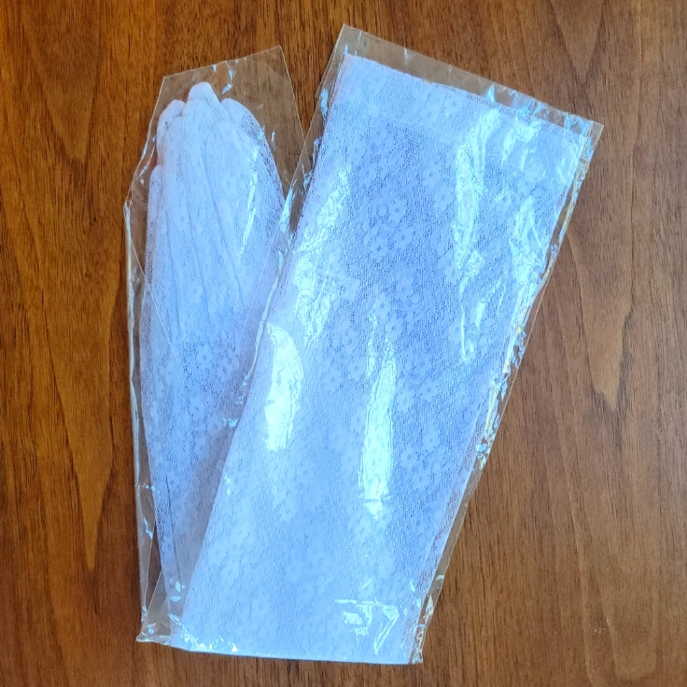 Long lace gloves